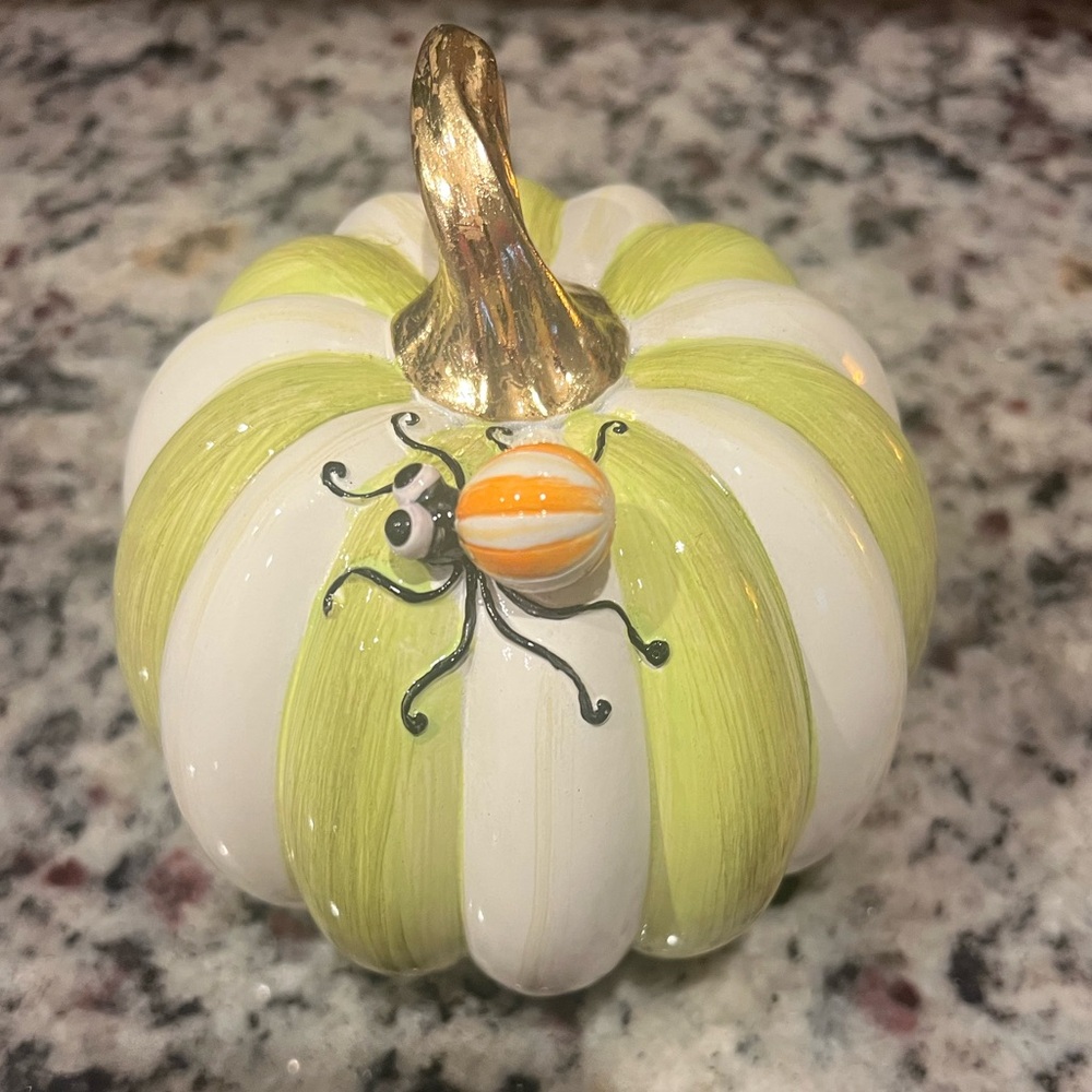 MacKenzie-Childs Fergal's Friend Spider
on Mini Moss Pumpkin. New in box! - Picture 6 of 10